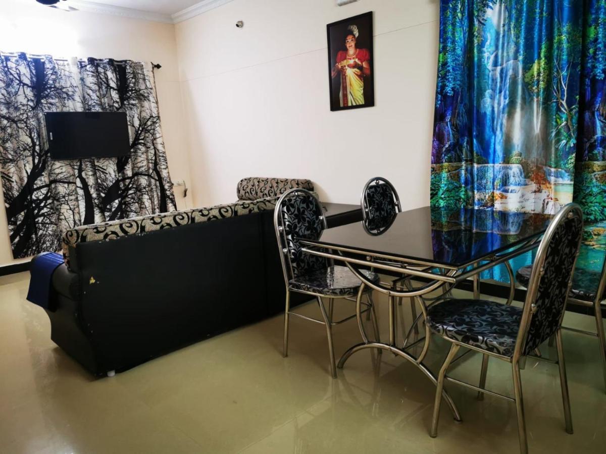 J2 Home Stay - Luxury Homes With Caravan Services Тривандрум Экстерьер фото
