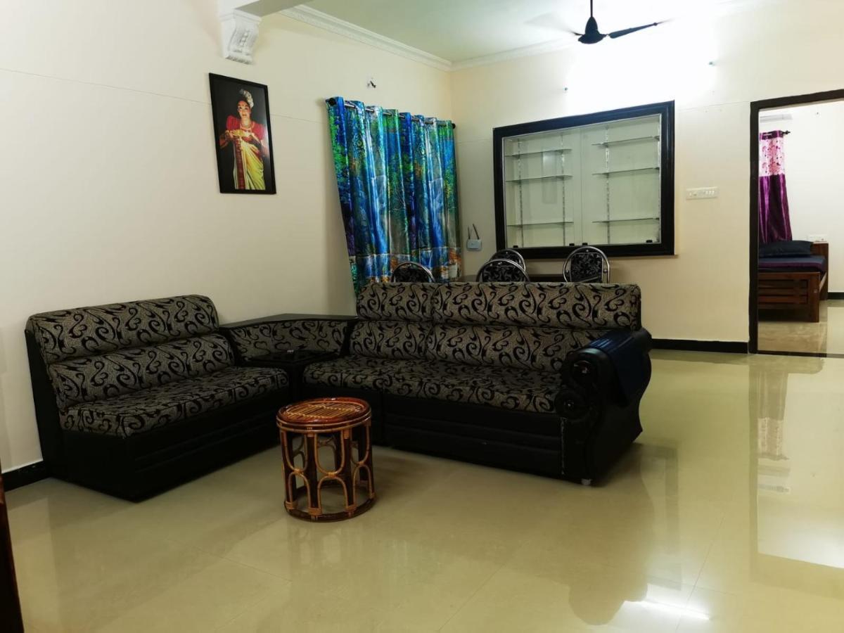 J2 Home Stay - Luxury Homes With Caravan Services Тривандрум Экстерьер фото