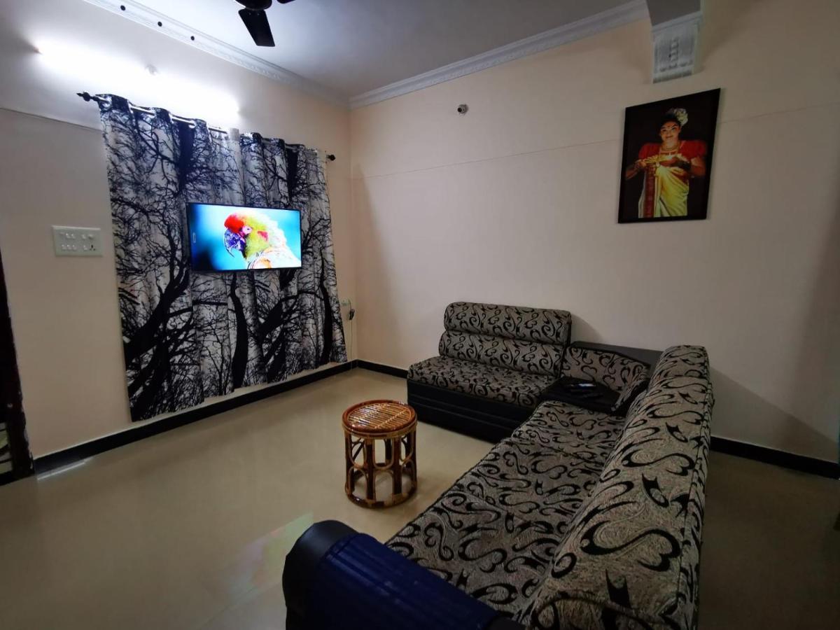 J2 Home Stay - Luxury Homes With Caravan Services Тривандрум Экстерьер фото