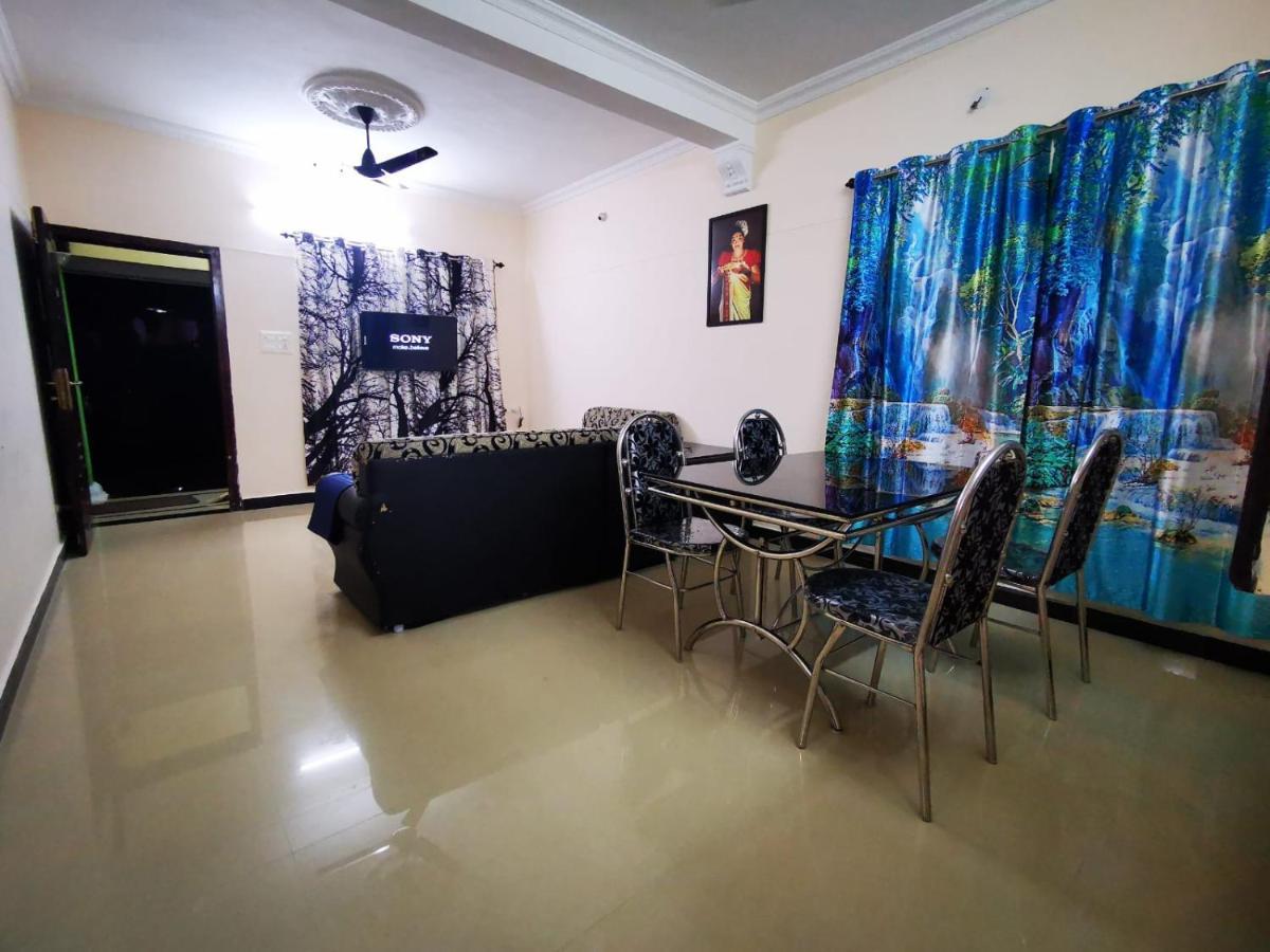 J2 Home Stay - Luxury Homes With Caravan Services Тривандрум Экстерьер фото